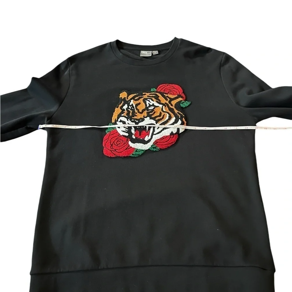 ASOS WOMEN’S BLACK TIGER ROSE EMBROIDERED OVERSIZED SWEATSHIRT SIZE MEDIUM